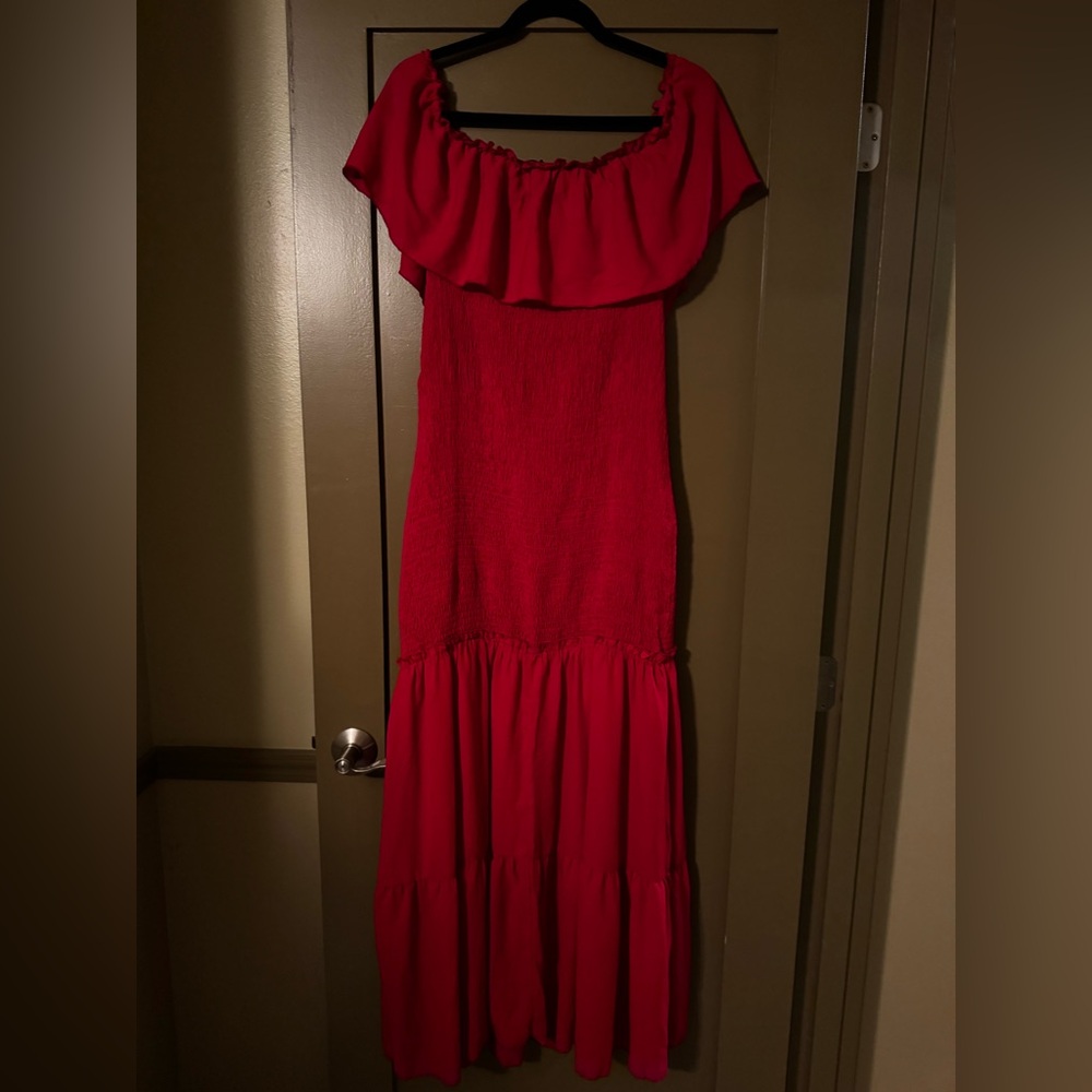 Elegant Red Maxi Dress - Picture 2 of 4